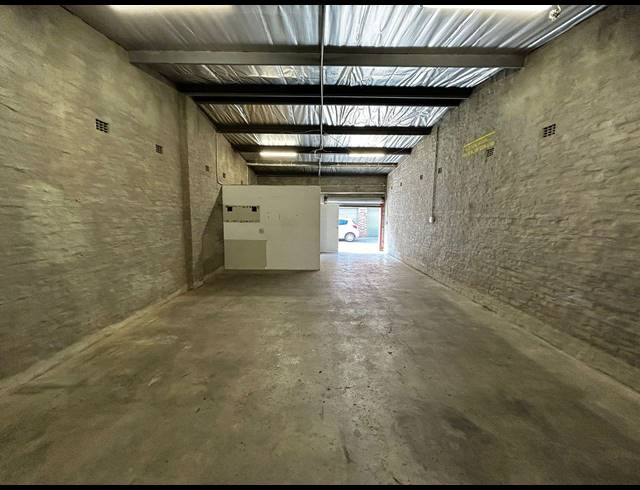 72M² WAREHOUSE TO LET IN EASTGATE